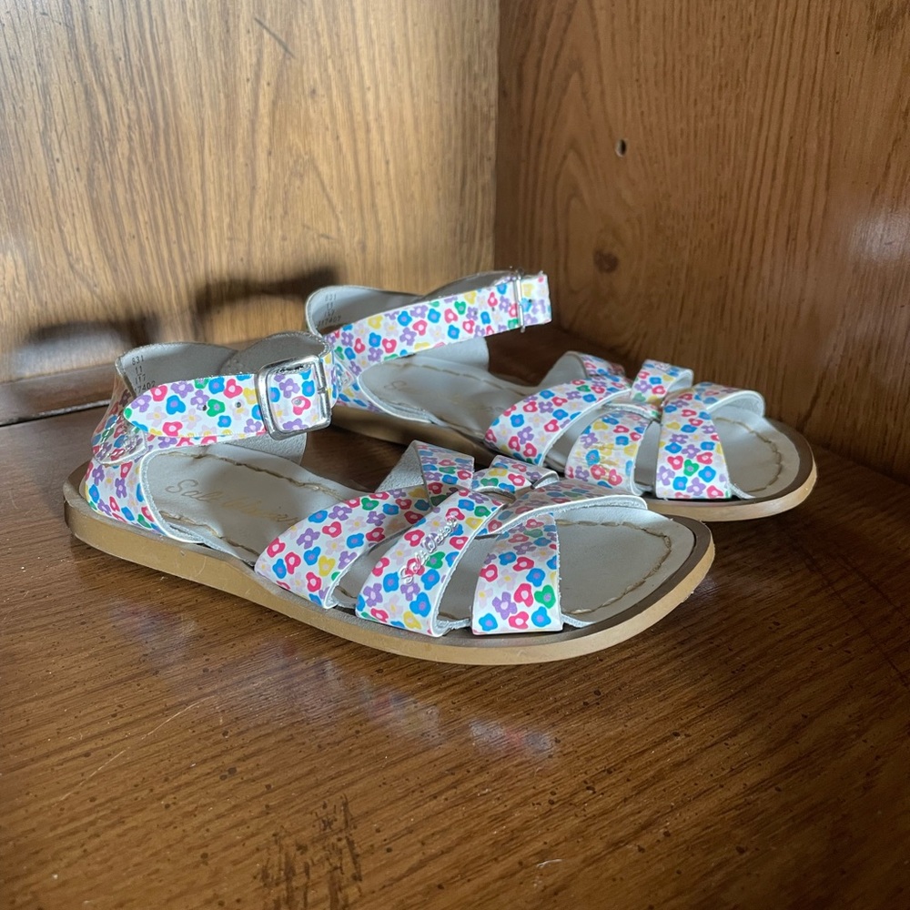 Girls saltwater sandals